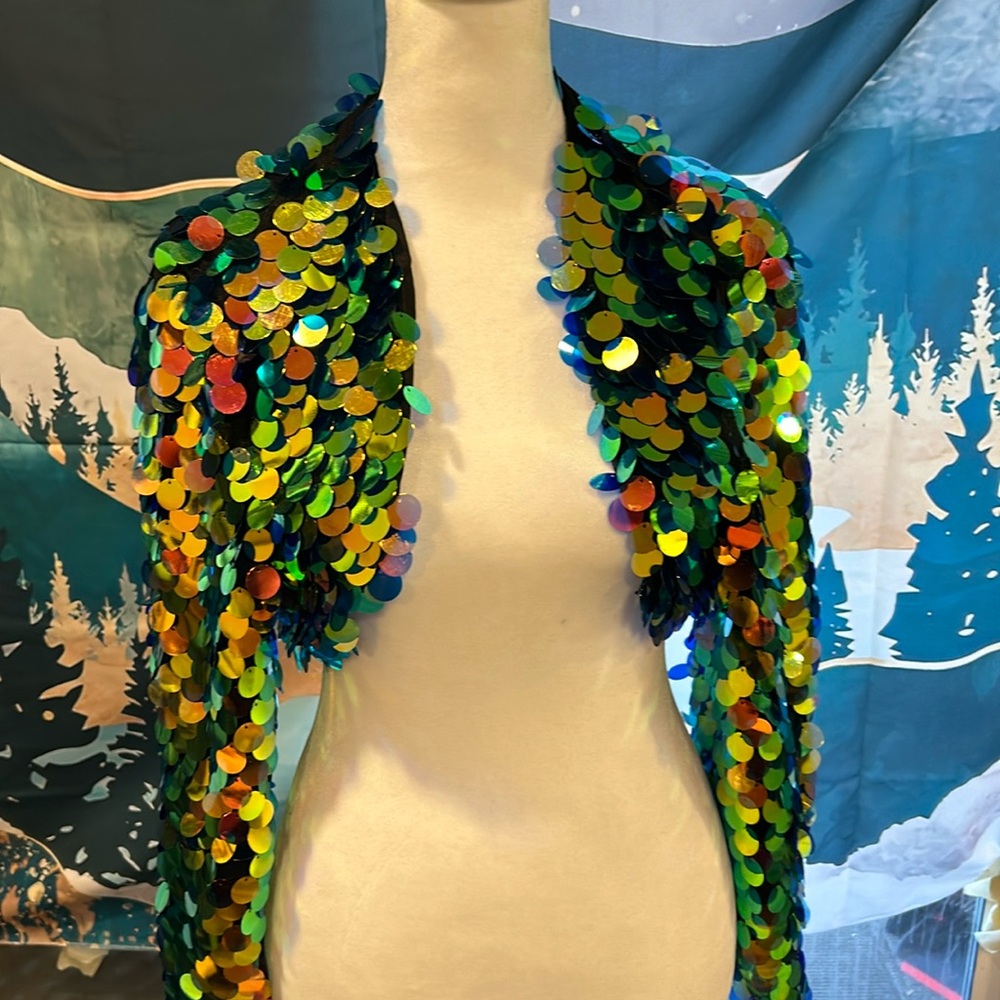 New with tag cropped jacket. Shiny!